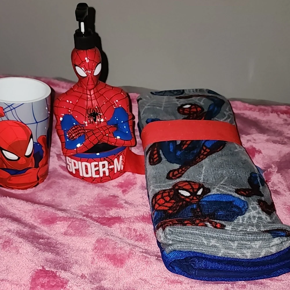 ✨️NWT SPIDERMAN 4PC BATHROOM SET / 2 TOWELS/ CUP/ SOAP HOLDER